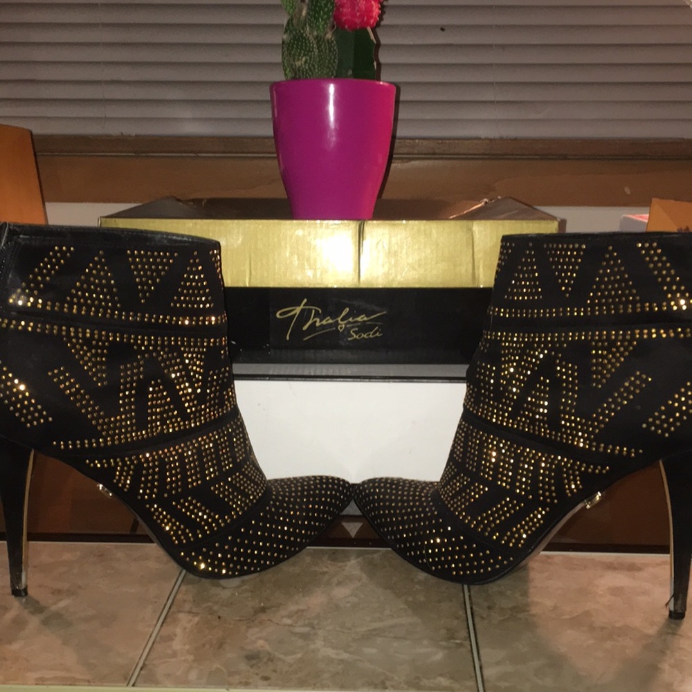 Thalia soda gold studded booties❤️